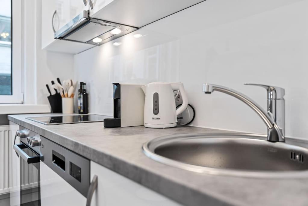 Cozy Apartment In Quiet Location, Fast Train Station 100M Away, Contactless Check-In Wien Ngoại thất bức ảnh