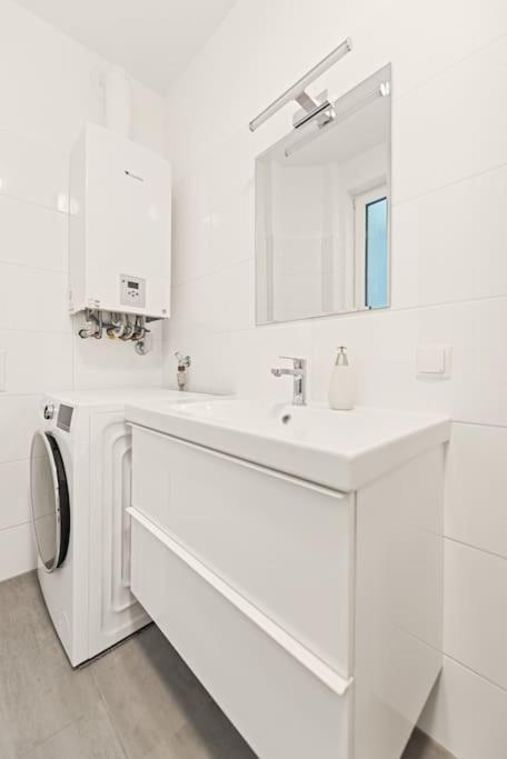 Cozy Apartment In Quiet Location, Fast Train Station 100M Away, Contactless Check-In Wien Ngoại thất bức ảnh