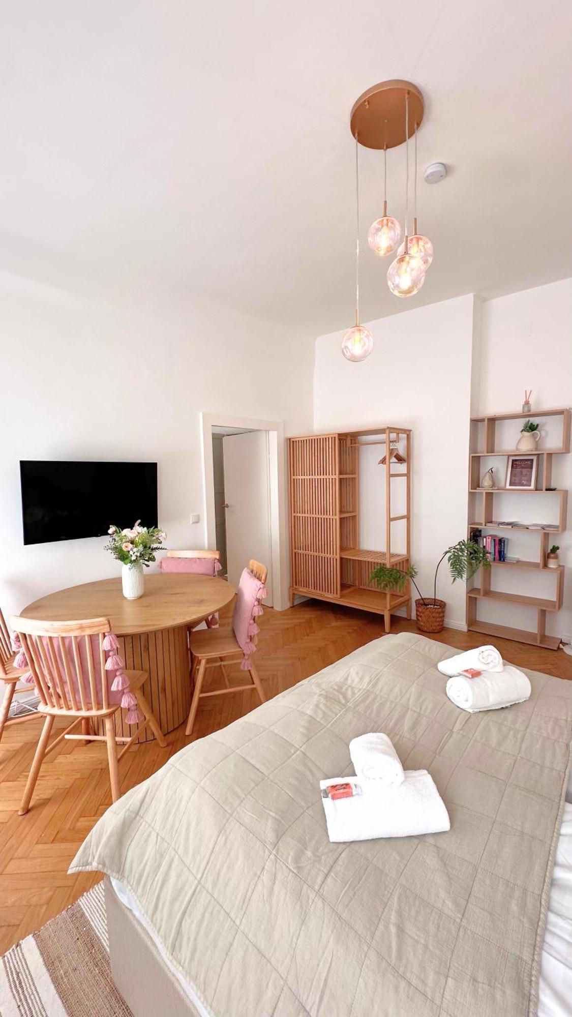Cozy Apartment In Quiet Location, Fast Train Station 100M Away, Contactless Check-In Wien Ngoại thất bức ảnh